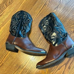 Men’s Laredo size 10 boots.